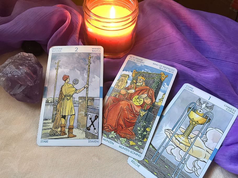 What happens in a tarot reading